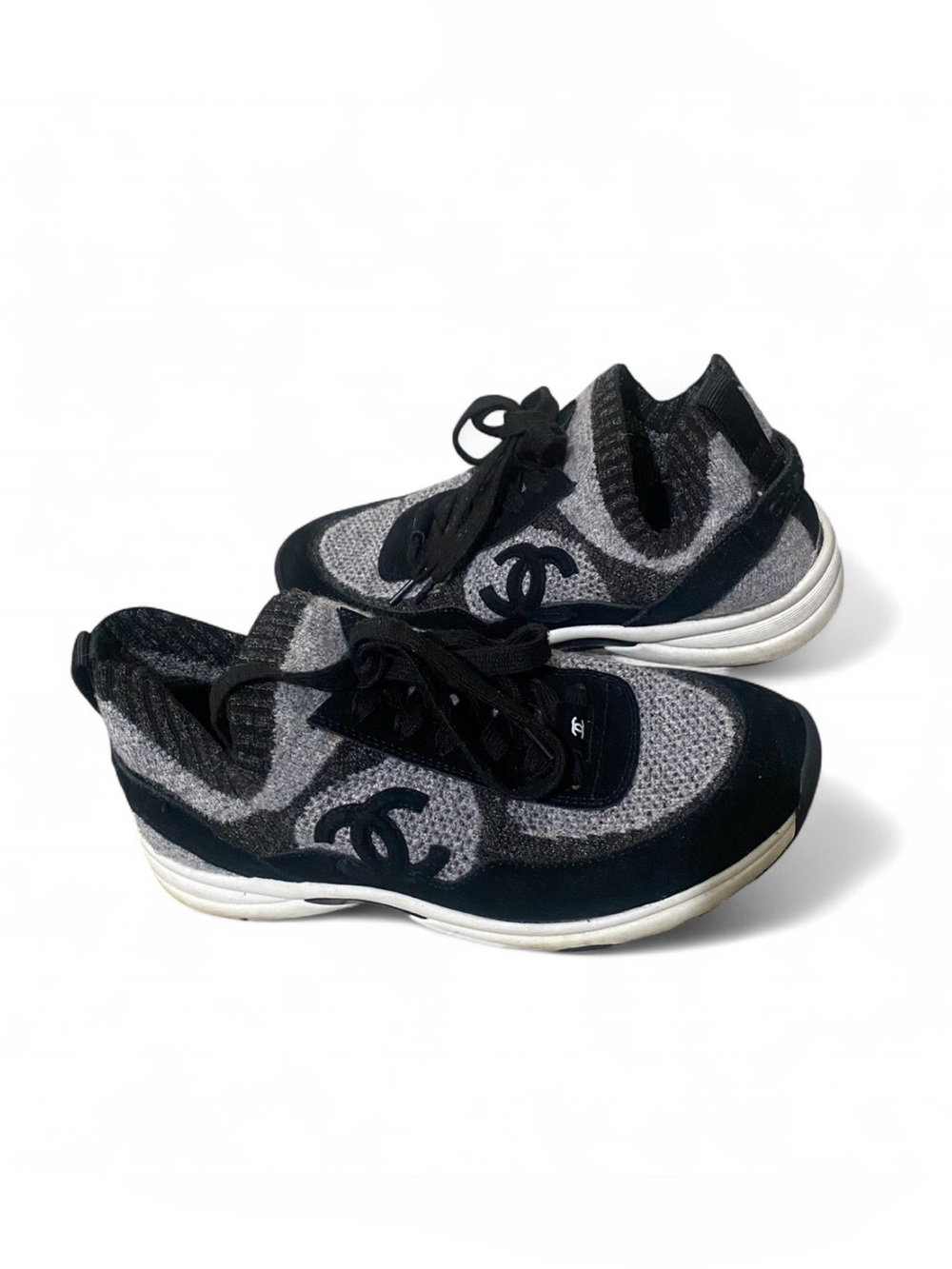 CHANEL Black & Gray Felt Low-Top Sneakers - Picture 4 of 10